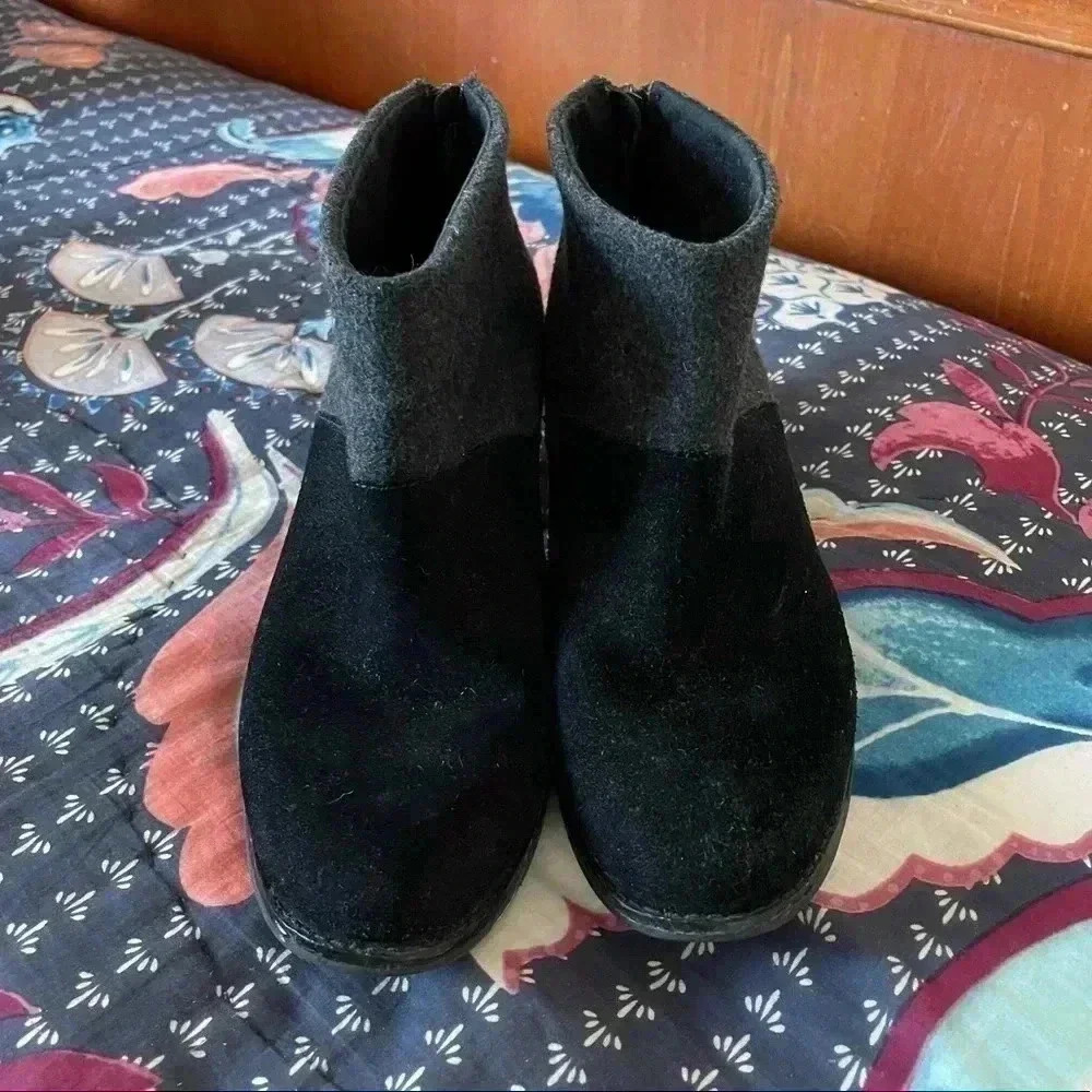 Toms Booties - Picture 2 of 6